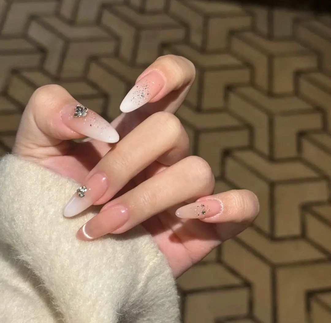 Artificial Nails in Stylish Ombre Design Kalsten