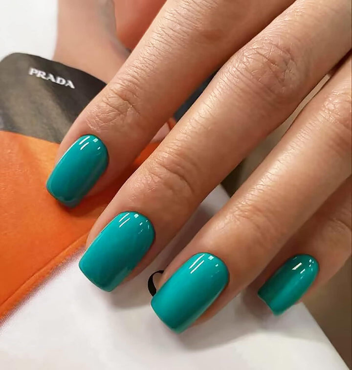 Acrylic nail set with elegant, natural finish Kalsten
