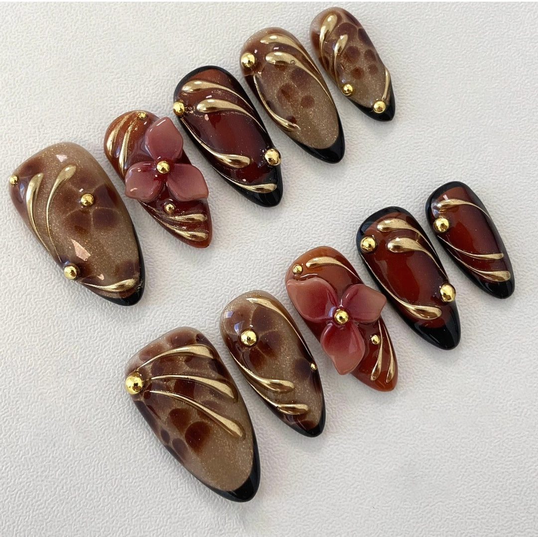 Elegant and creative art nails Kalsten