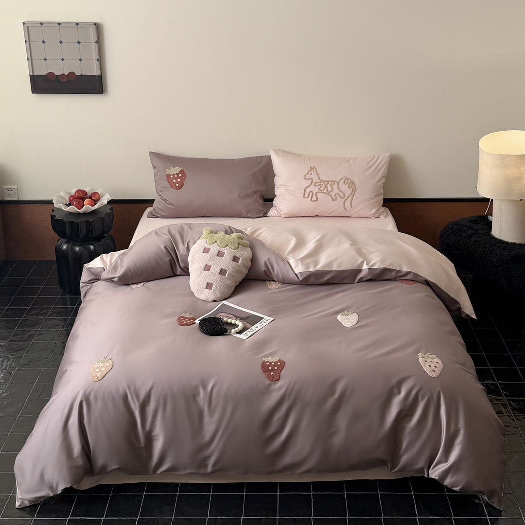 Bedding set made of cotton satin with embroidered strawberry appliqués and silky-matte finish Kalsten