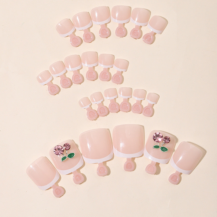 Nail art set with playful floral design Kalsten
