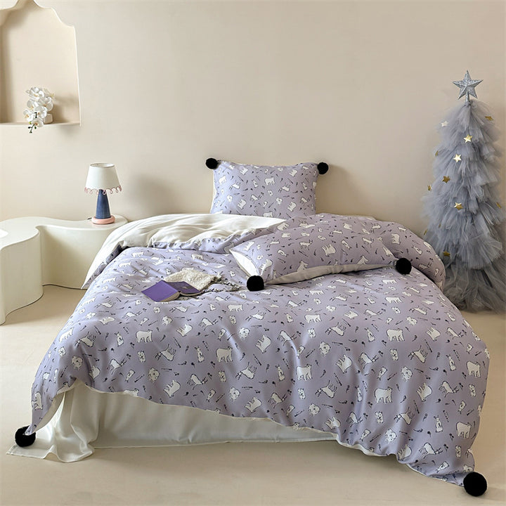 Children's bedding set with pompom corners and playful animal and heart print