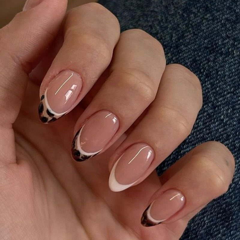 Chic Animal Print Press-On Nail Set