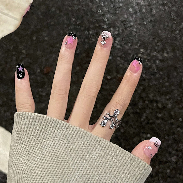 Artful nail art with glitter details Kalsten