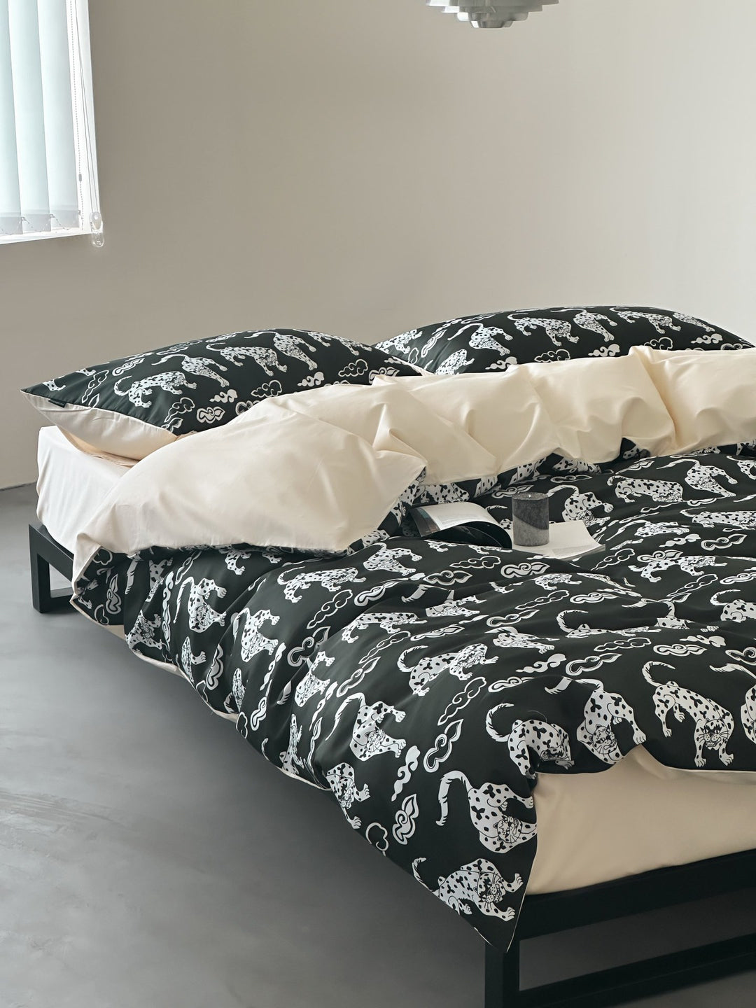 Microfiber bedding set with colorful terrazzo pattern, soft & easy care