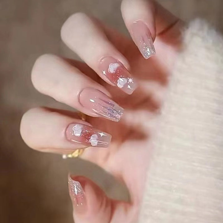 Artful nail art with cloud design Kalsten