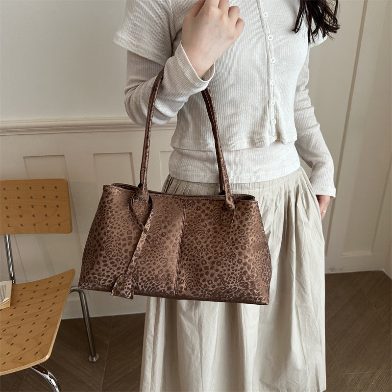 Stylish Cheetah Print Handbag