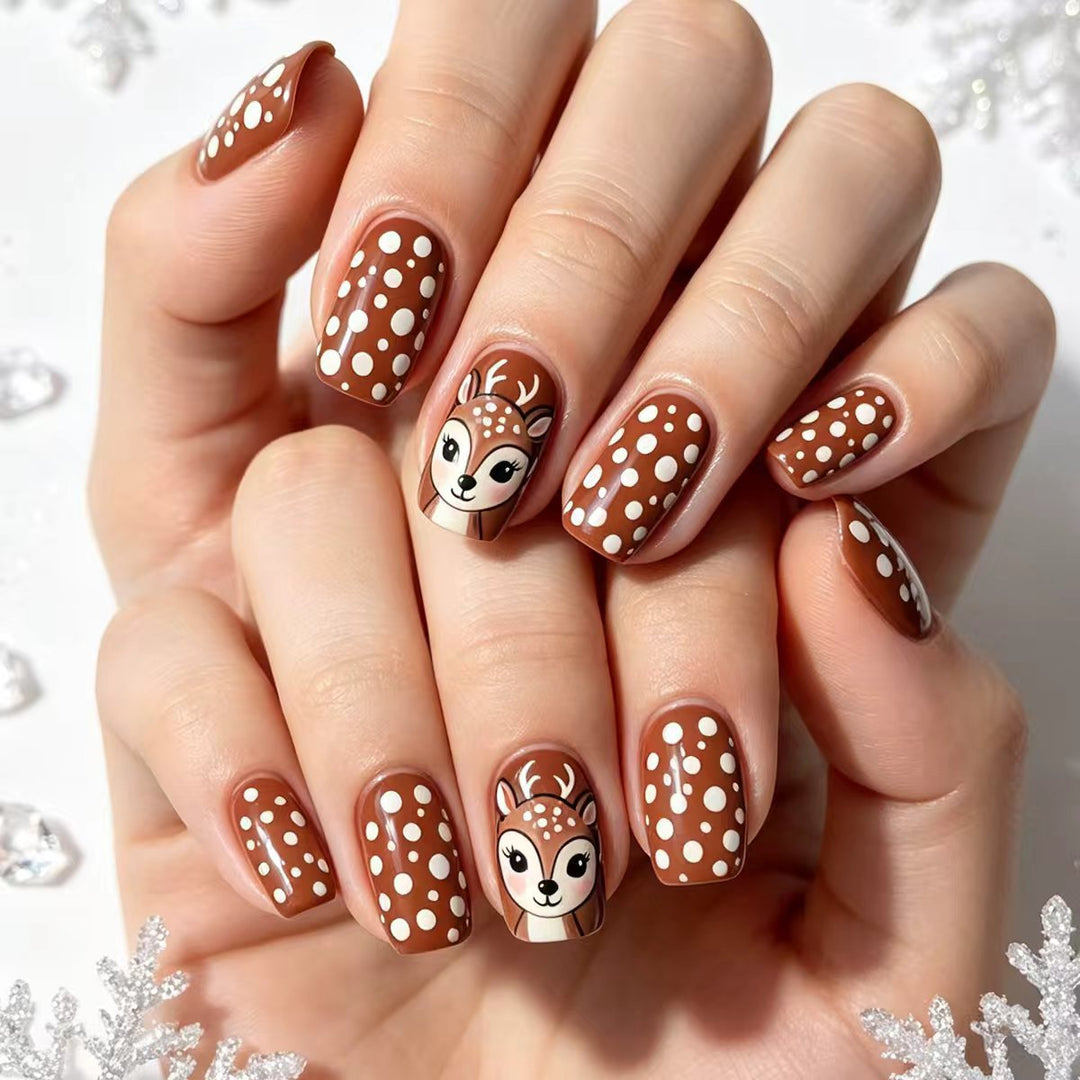 Artistic 3D Reindeer-Themed Nail Art Kalsten