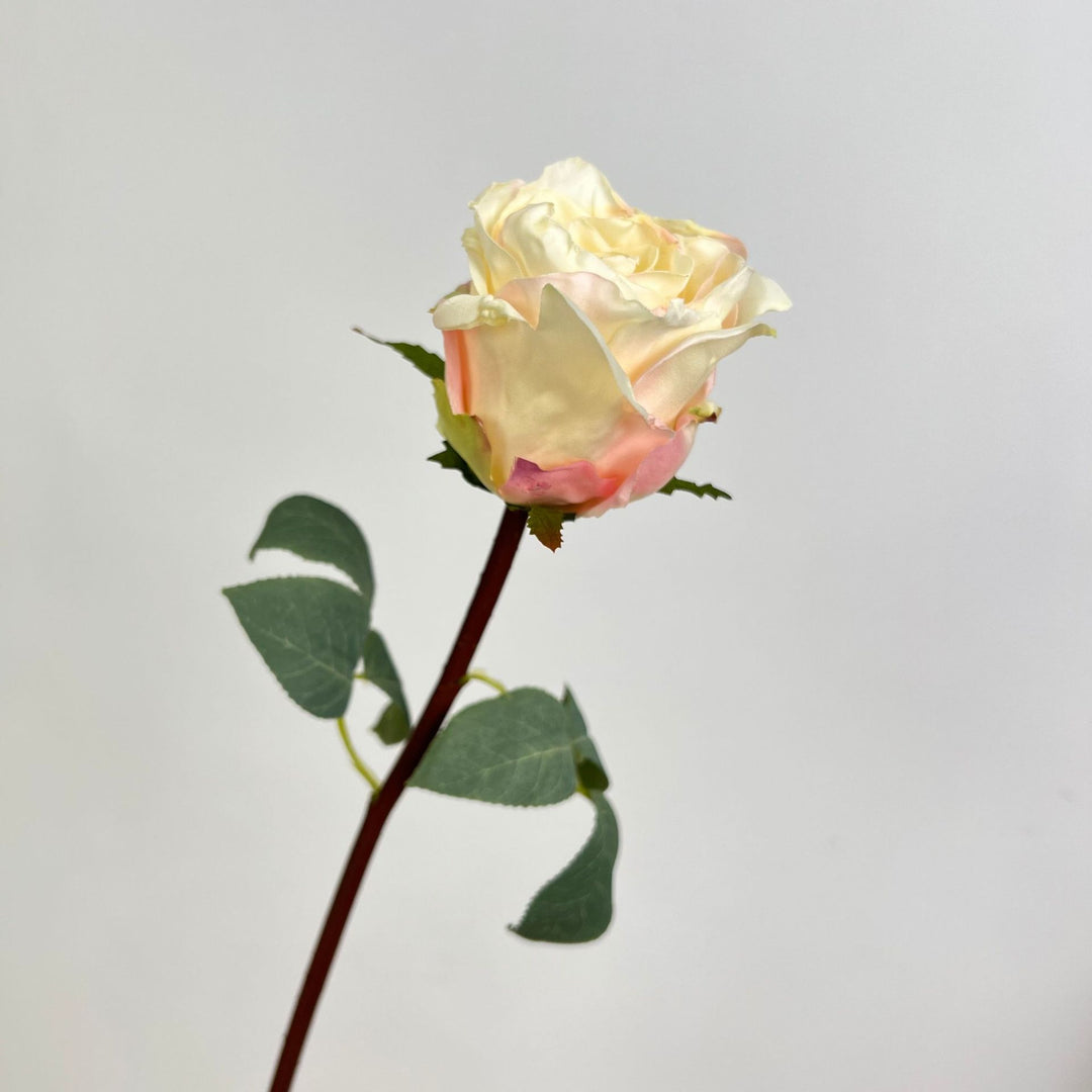 Natural Looking Floral Decor