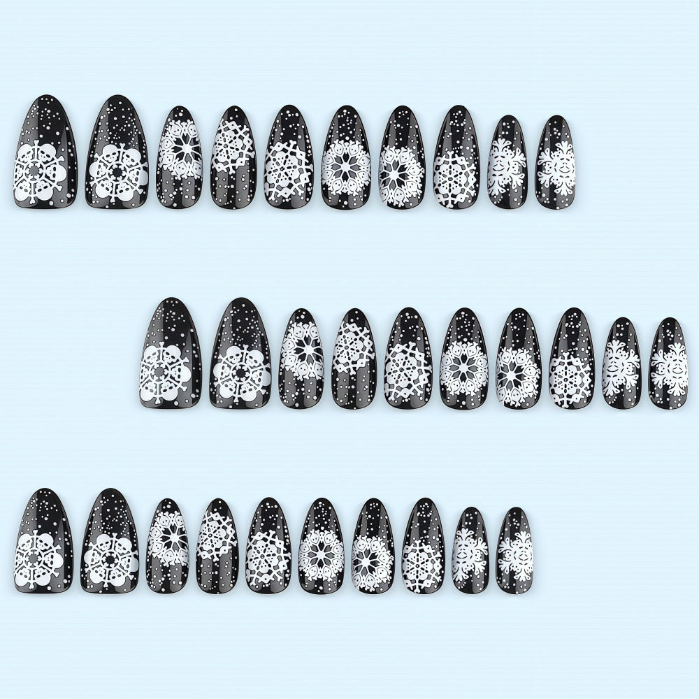 Artificial nails in a unique winter design with snow and reindeer motifs Kalsten