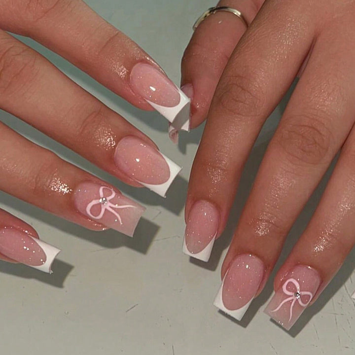 Nail art set with elegant bow and glitter accents Kalsten