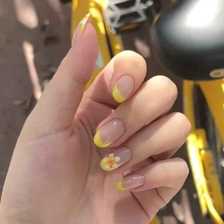 Artificial Nail Art with Blooming Design Kalsten