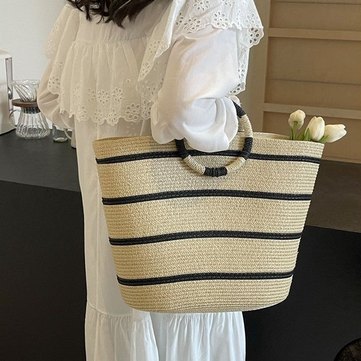 Generous straw shopper with stylish ring handle Kalsten