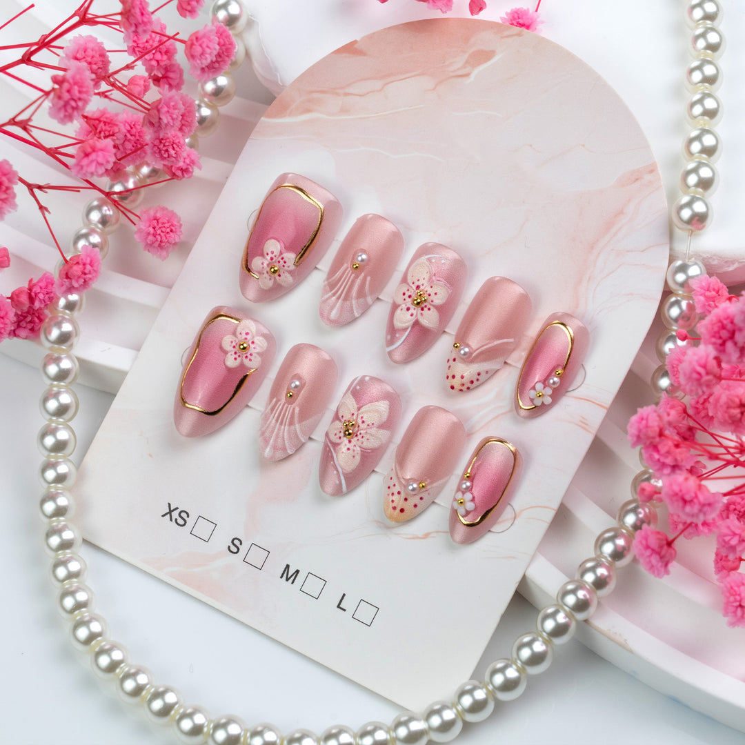 Nail set with floral design and elegant accents Kalsten