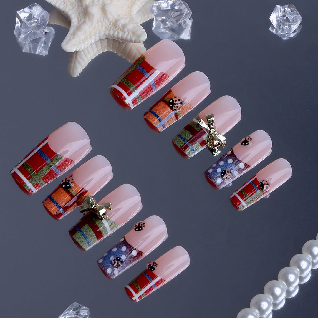 Artificial nails with unique plaid pattern and 3D applications Kalsten