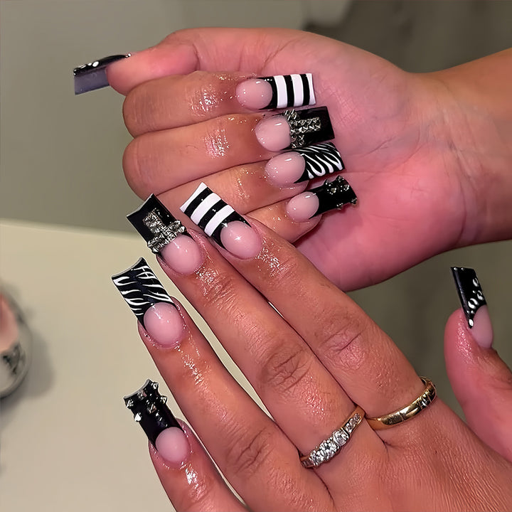 Artificial Nails in Modern Stripe and Zebra Design Kalsten