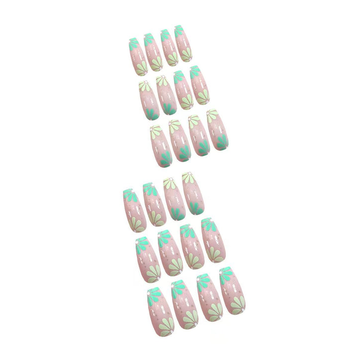 Artistically designed Nail Art Kalsten