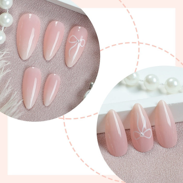 Artificial nail set with elegant designs and subtle accents Kalsten