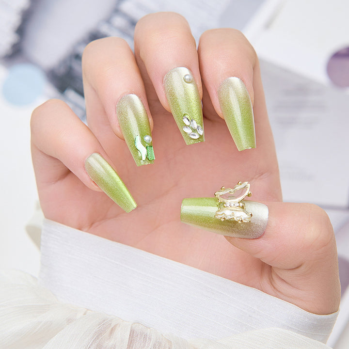 Artificial nails with butterfly accents and glitter details Kalsten