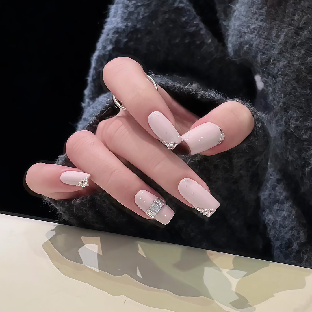 Luxurious art nails with rhinestone accents Kalsten
