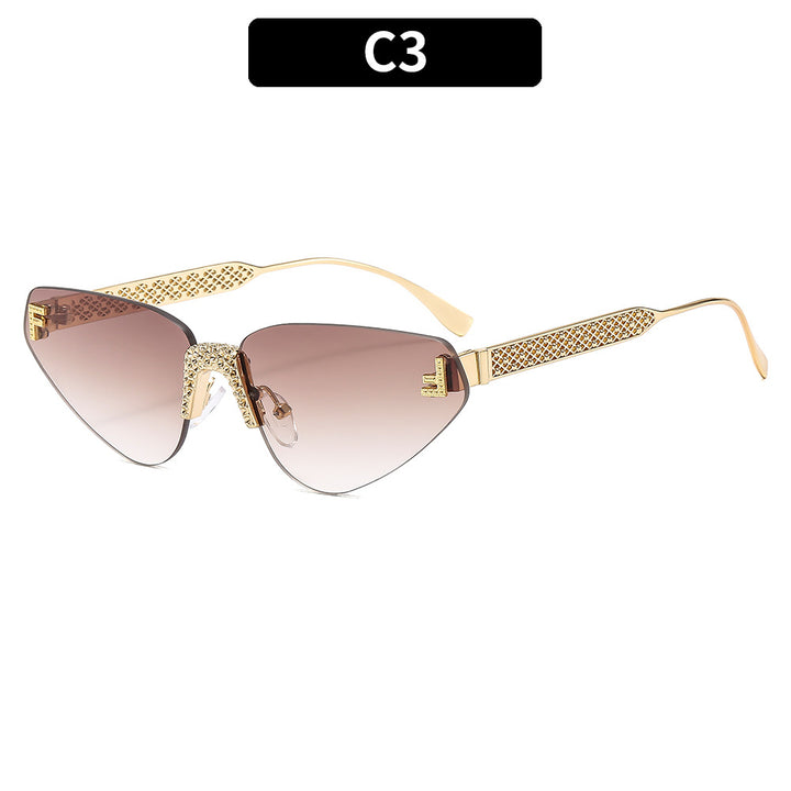 Fashion Cat-Eye Sunglasses with Decorative Golden Accent