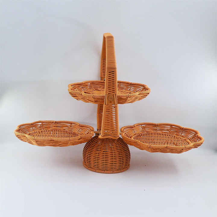 With an elegant three-tier fruit bowl Kalsten