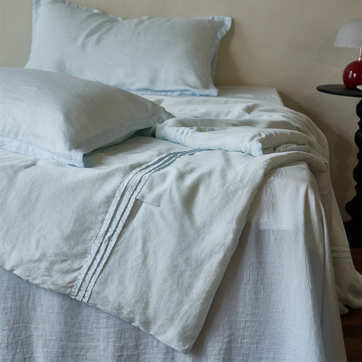 Linen bedding set with fine tucks and washed linen look