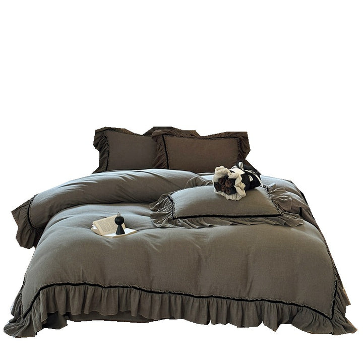 Vintage-style duvet cover set made of soft linen-look cotton with ruffles and contrasting piping