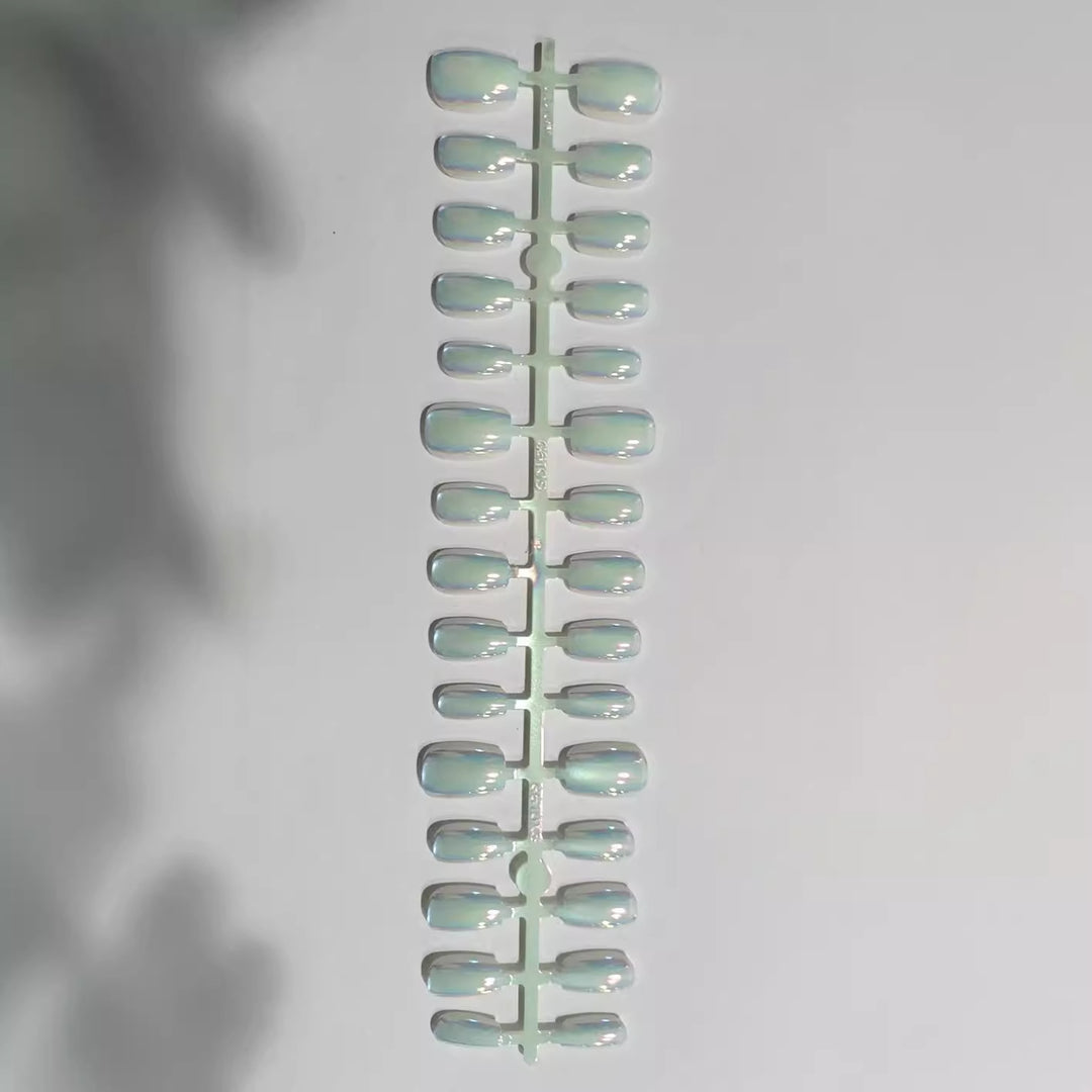Iridescent Press-On Nail Set Kalsten