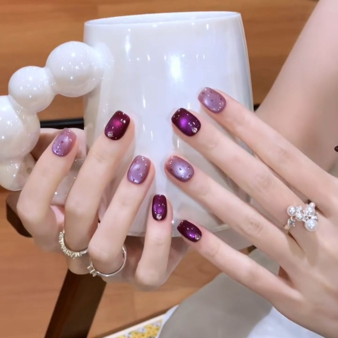 Artificial Nail Set with Modern Gradient and Glitter Effects Kalsten