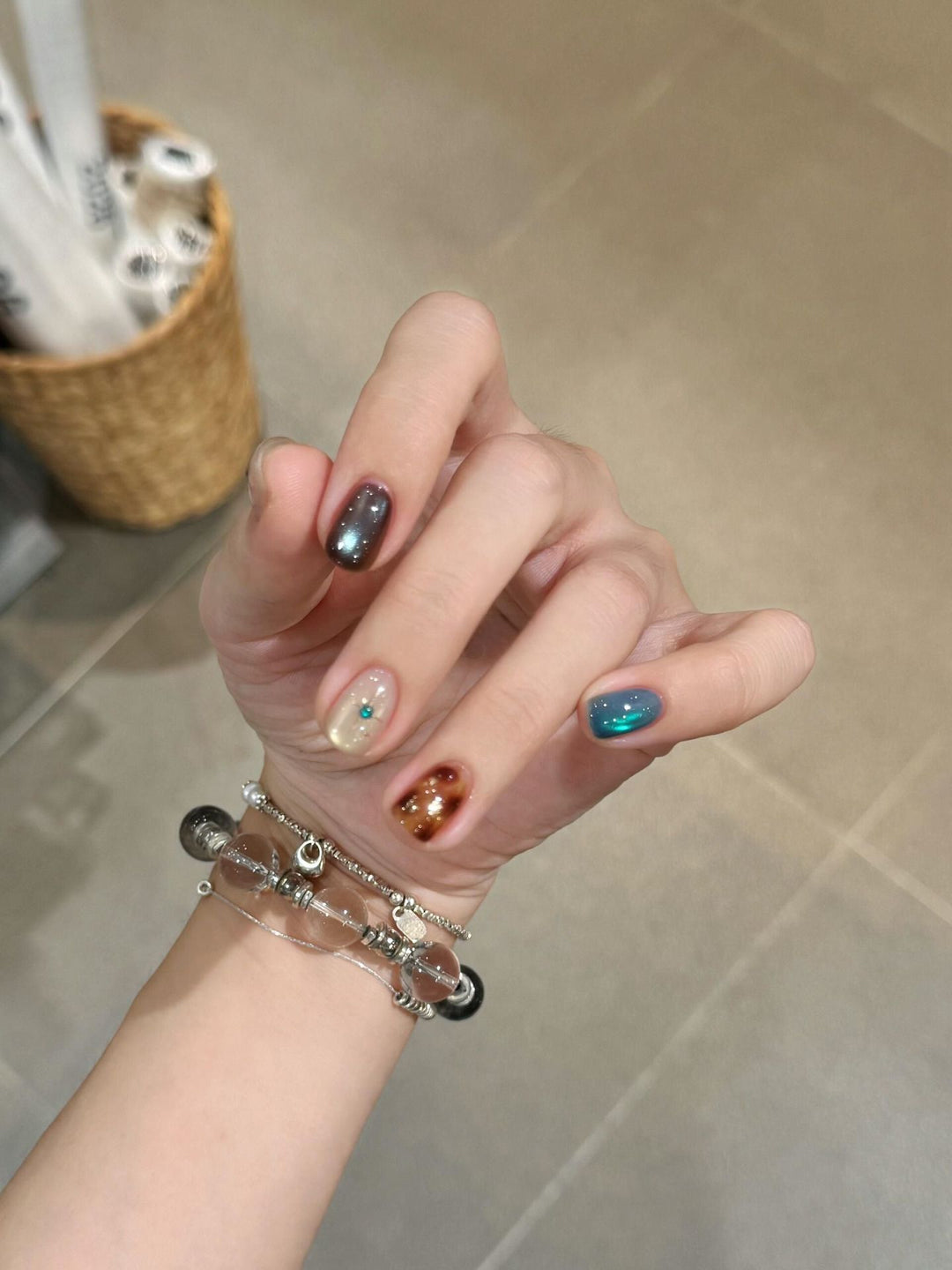 Artificial nails with shimmering effect Kalsten