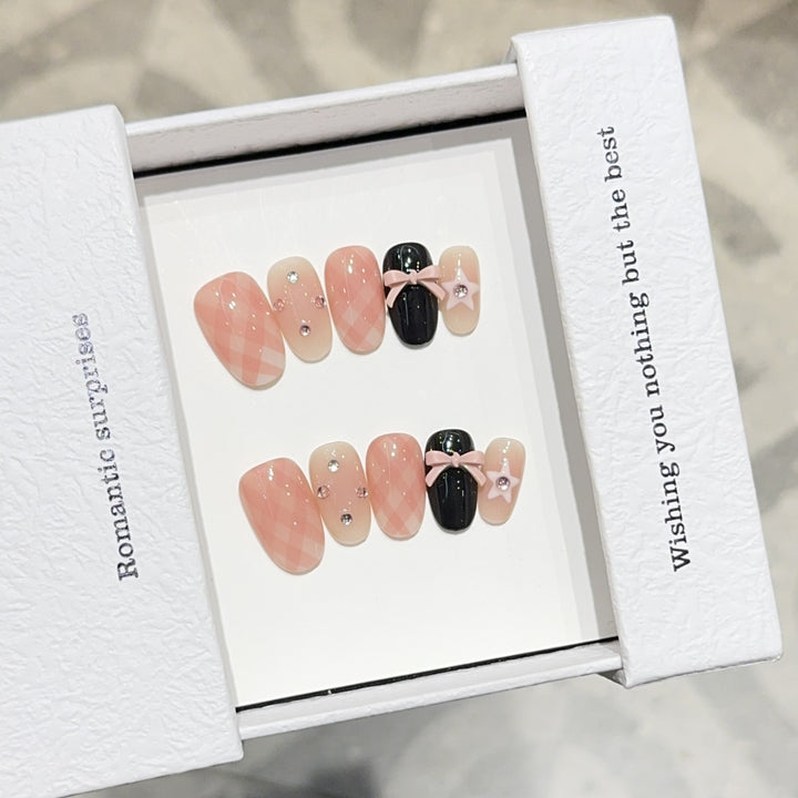 Artificial nails with romantic design and glitter details Kalsten