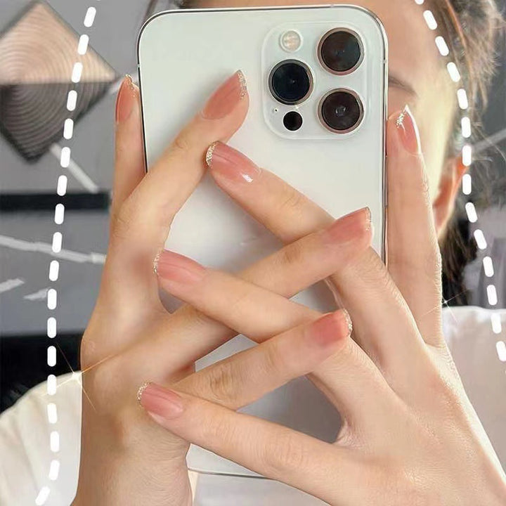 Elegant and shimmering nail art Kalsten