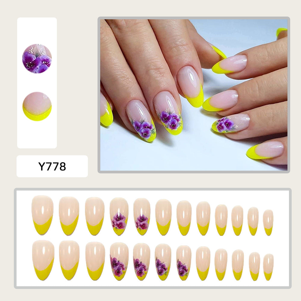 Nail art with playful flower and gradient color design Kalsten