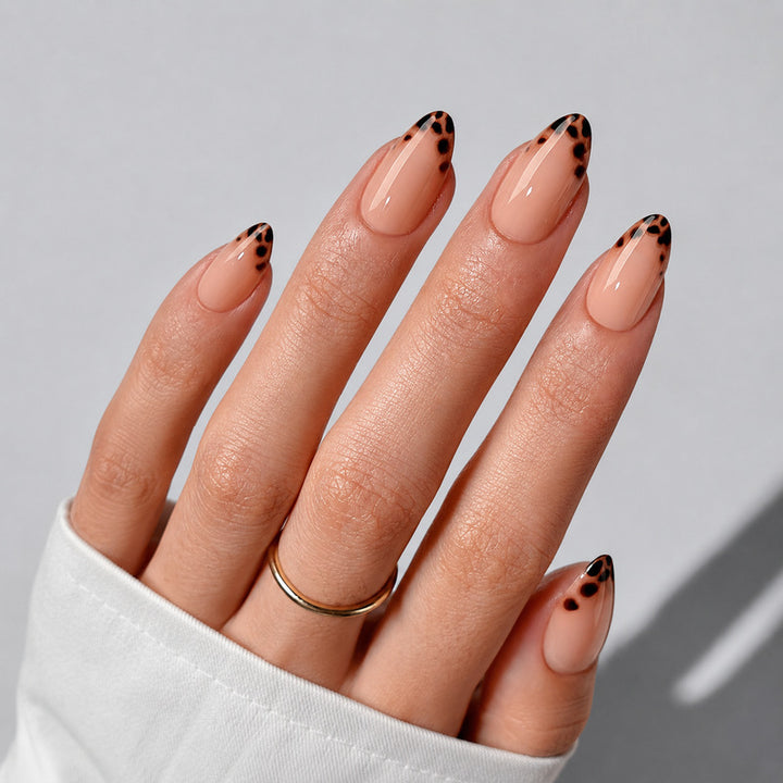 Elegant Press-On Nails with Animal Accents Kalsten