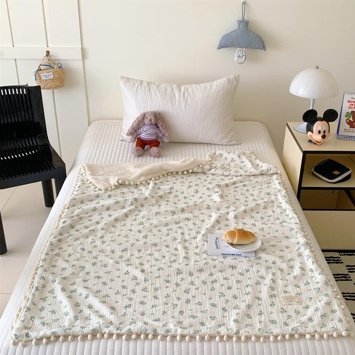 Children's Wende cuddly blanket made of cotton muslin with pompom border