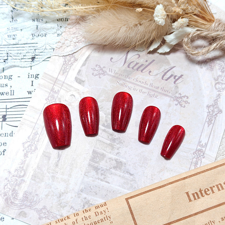 Sparkling Artificial Nails In Elegant Design Kalsten