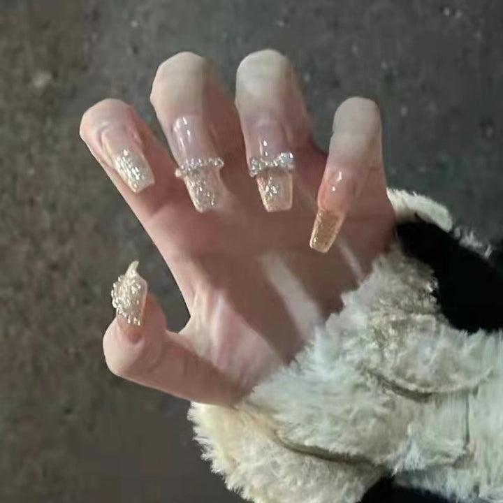Elegant and sparkling artificial nails Kalsten