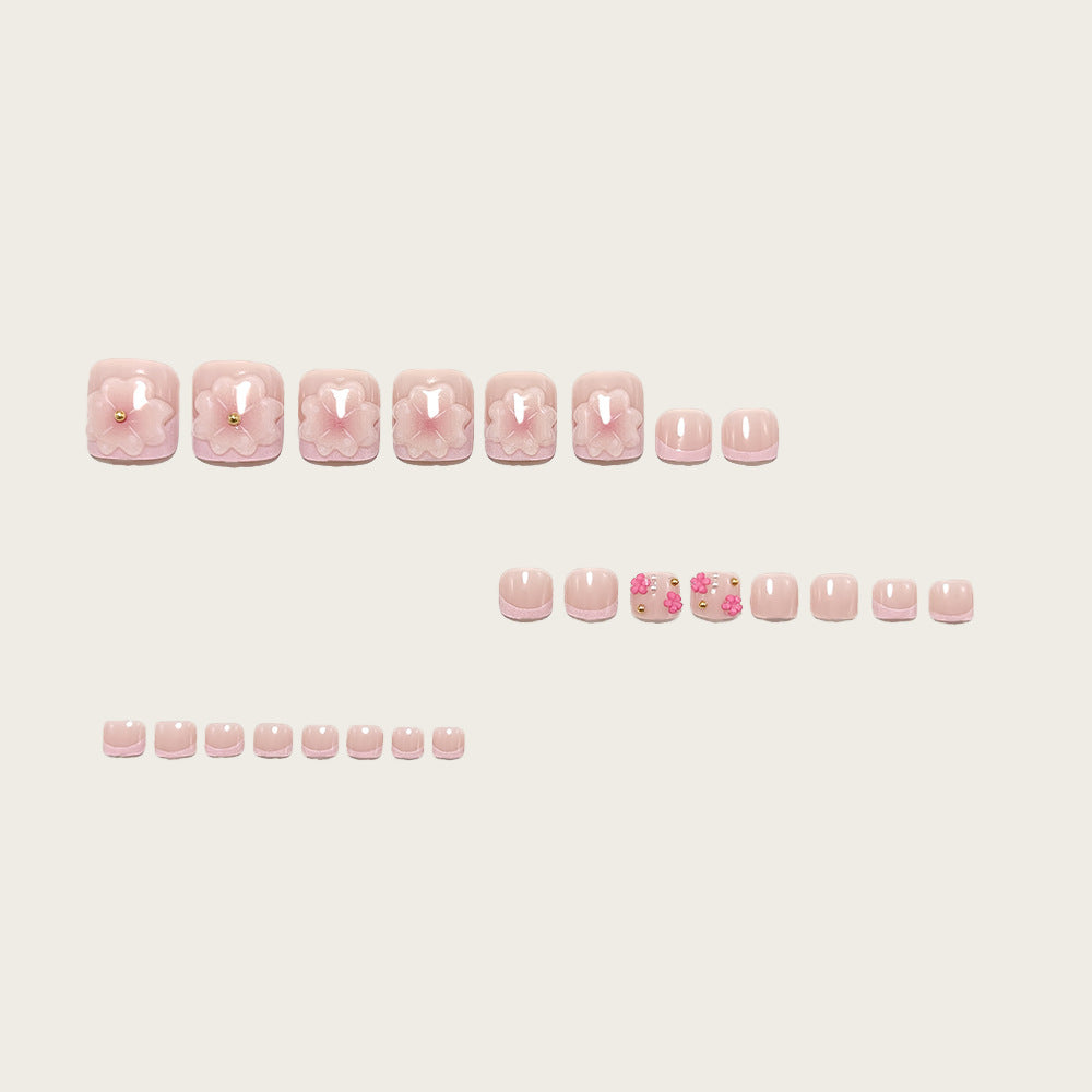 Nail art with floral accents Kalsten