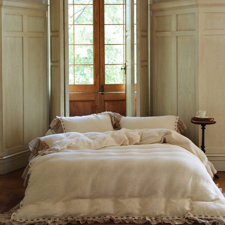 Bedding set in muslin quality with ruffle and crochet border