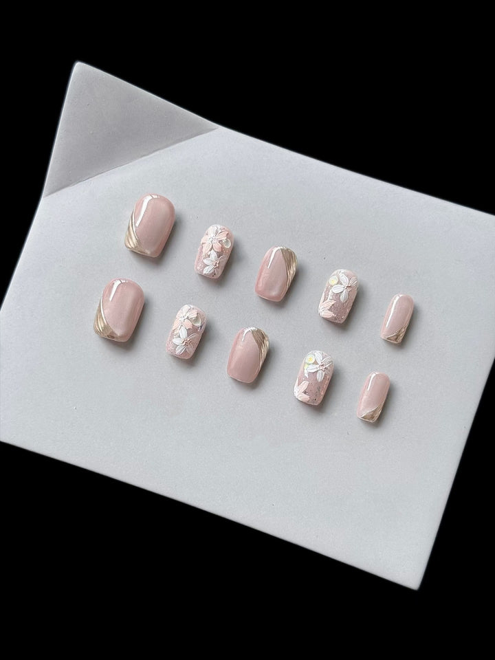 Artistic Press-On Nail Art Set with Floral Accents