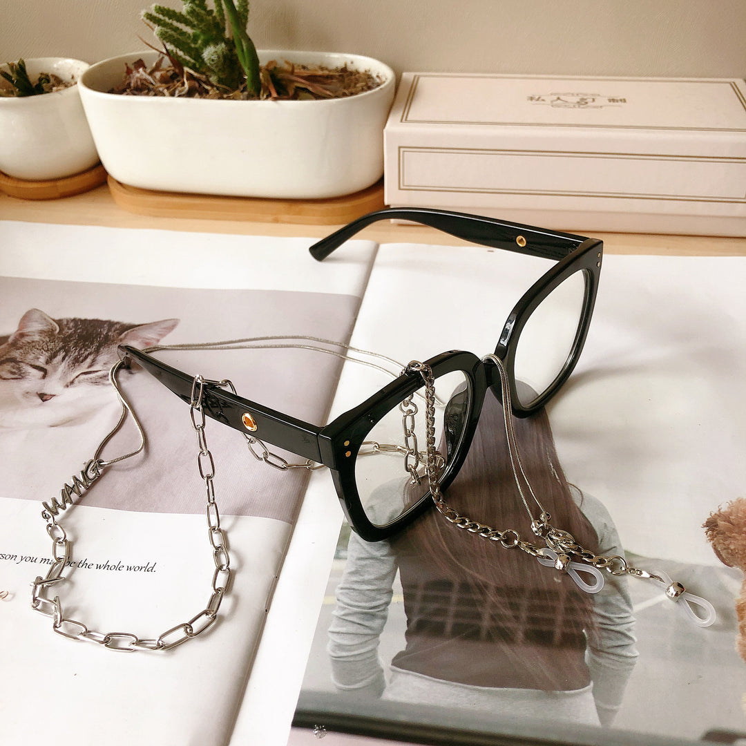 Versatile Chain Eyewear Holder Kalsten