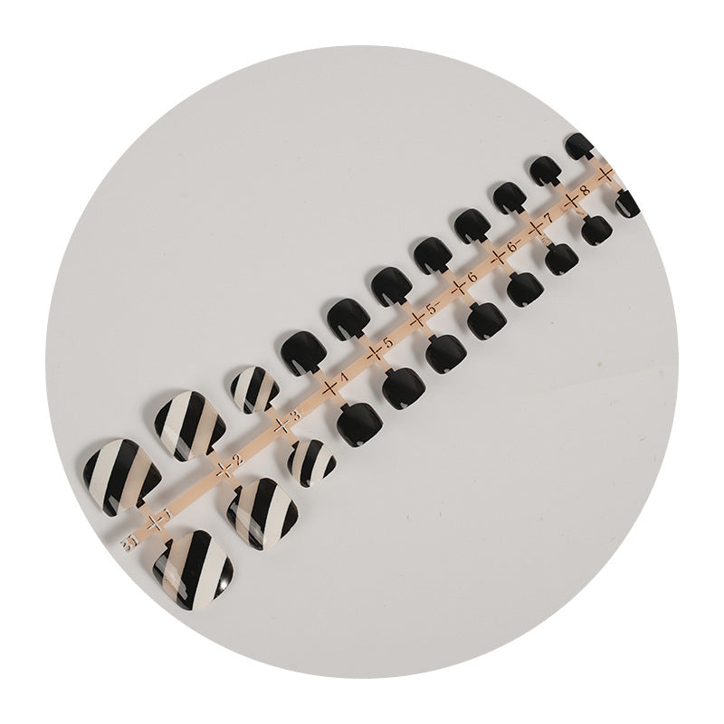 Stylish Press-On Nail Set with Striped Design Kalsten