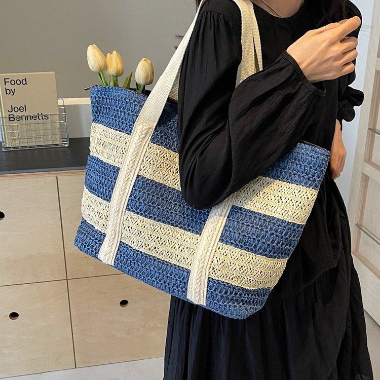 Spacious Handbag Made of Woven Natural Material Kalsten