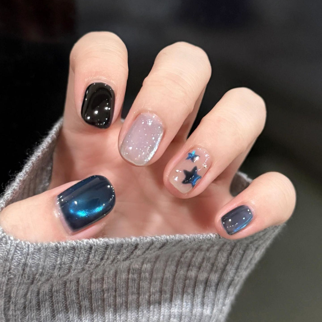 Artificial nails with elegant star design and shimmering effects Kalsten