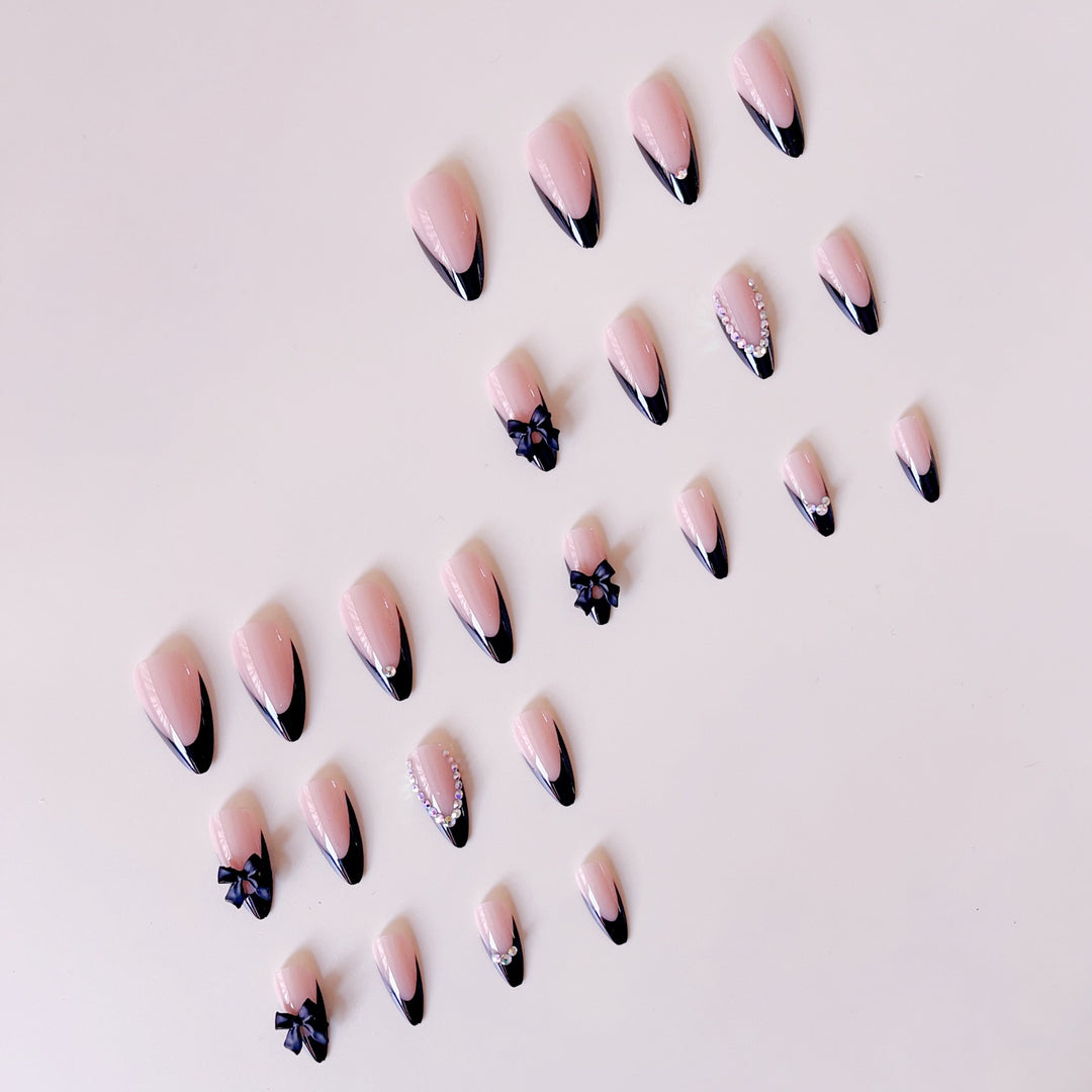 Artificial nail set with glamorous 3D bows and rhinestone embellishments Kalsten