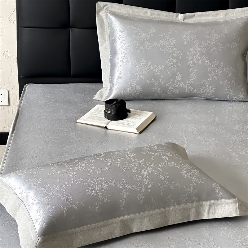 Finely woven satin fitted sheet with floral jacquard relief and reinforced all-round elastic