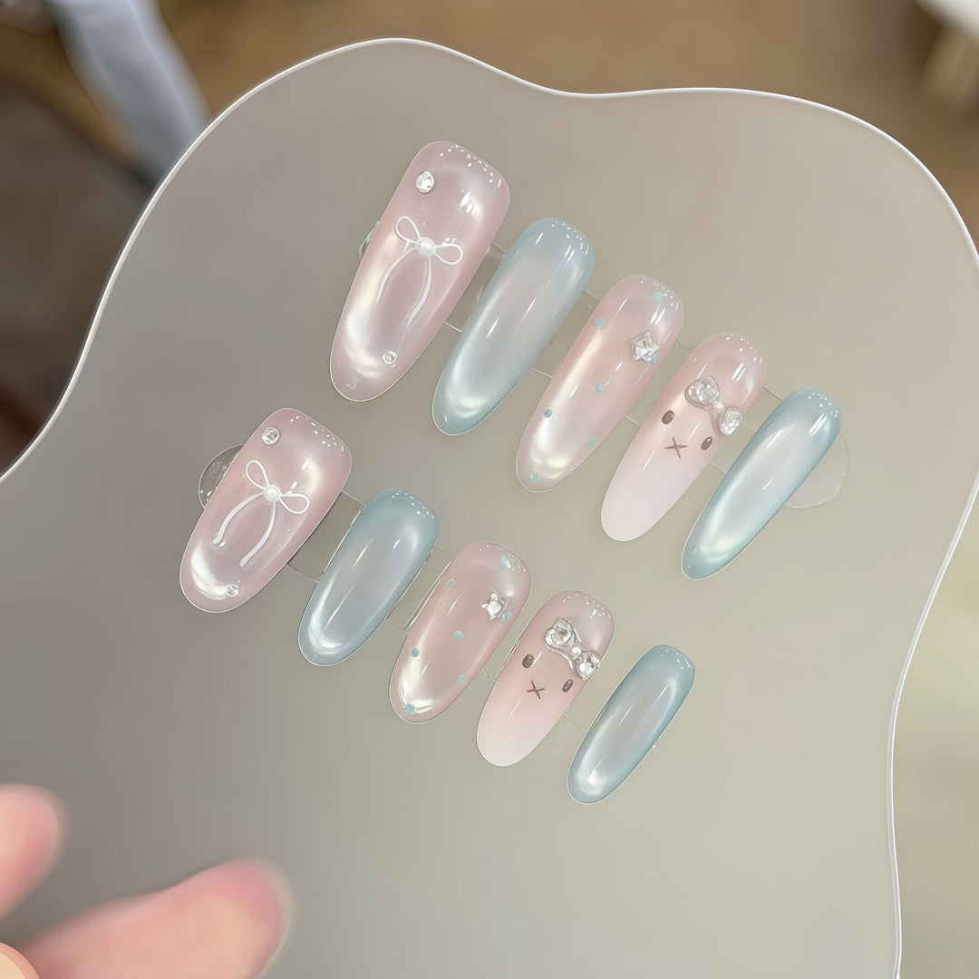 Artificial nails with playful details Kalsten