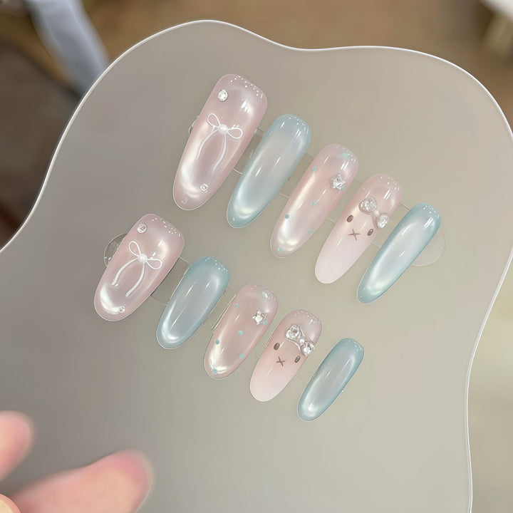 Artificial nails with playful details Kalsten