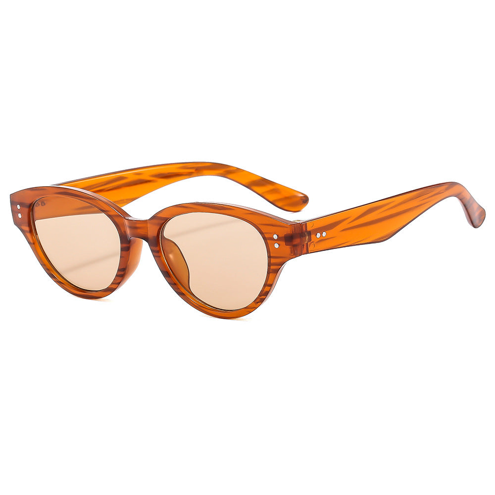 Elegant Retro-Inspired Cat-Eye Sunglasses